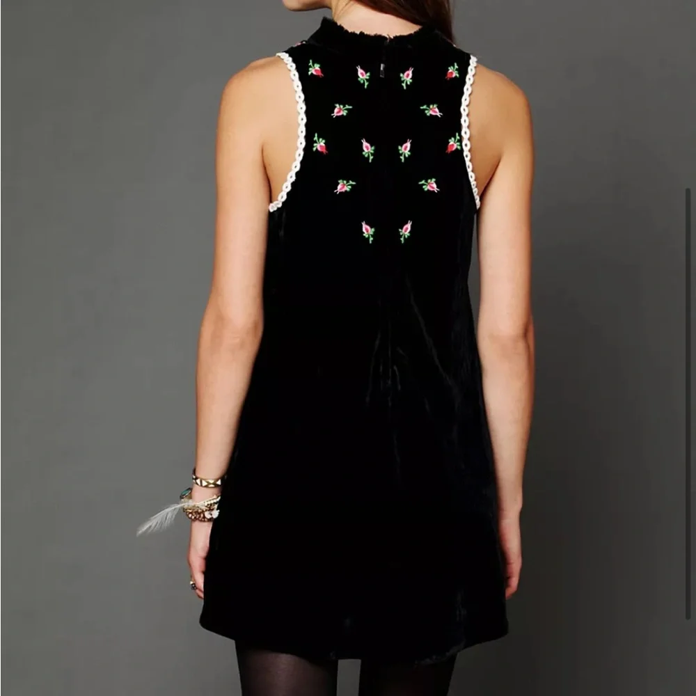 Free People Rosetta Black Velvet Embroidered Rose Mini Shift Dress L